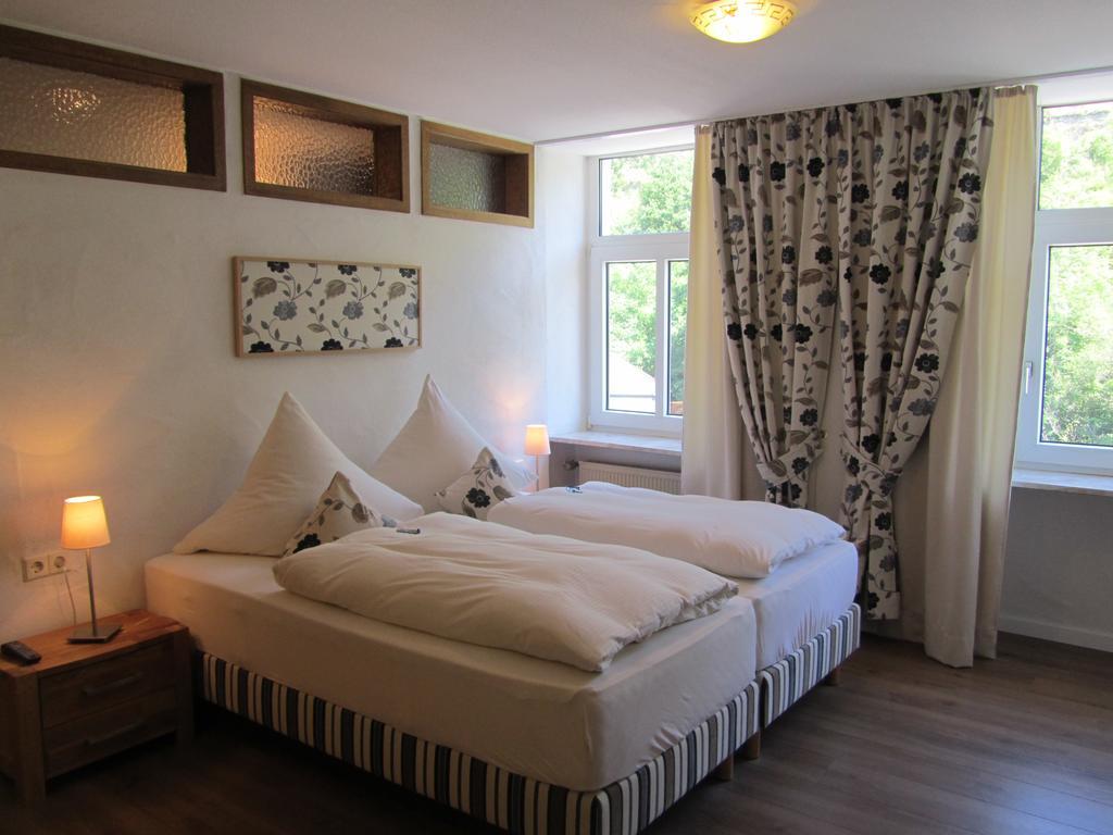 Moselland Hotel Im Enderttal Zum Onkel Willi كوتشيم الغرفة الصورة