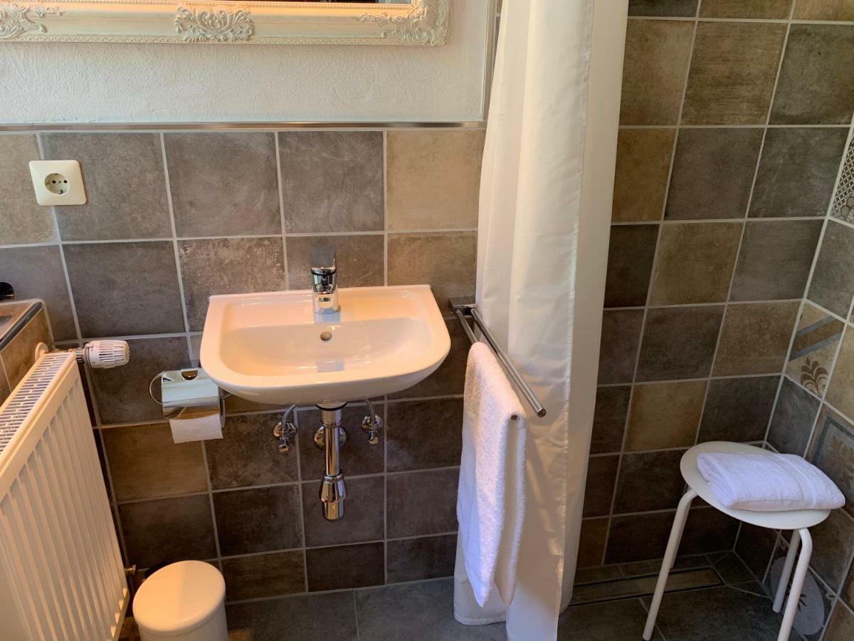 Moselland Hotel Im Enderttal Zum Onkel Willi كوتشيم المظهر الخارجي الصورة